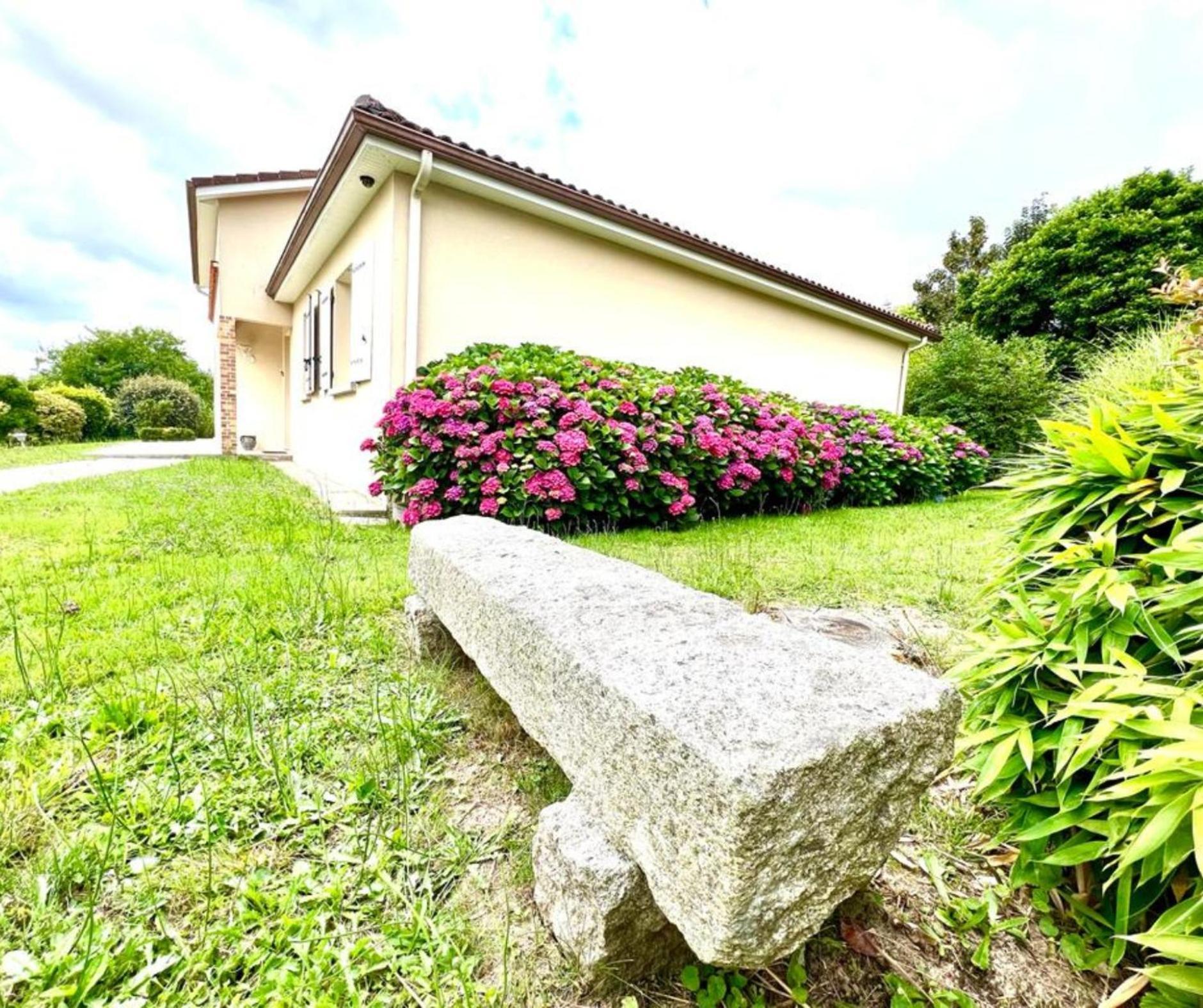 La Garde Familiale Et Spacieuse